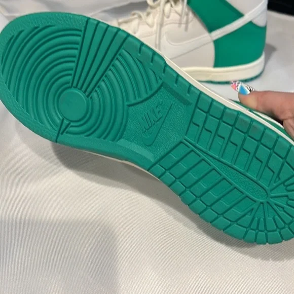 Nike Dunk Shoes - Picture 2 of 7